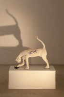 Agnès Racine, Le chat, 1984, plaster, painted terra cotta, 50 x 46 x 15 cm